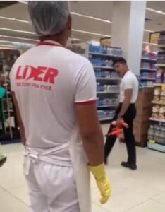Funcionário se revolta por não poder tomar água gelada no Líder