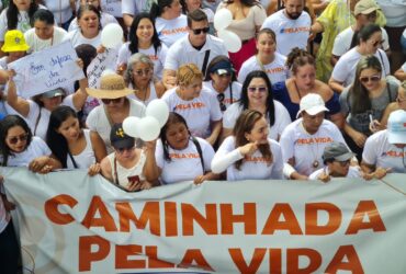 Alessandra Haber comanda caminhada pela vida, pelas ruas de Belém