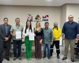 Foto com servidores públicos sindicalistas e dirigentes do DETRAN