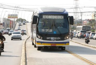 Ônibus trafegando no BRT Belém.