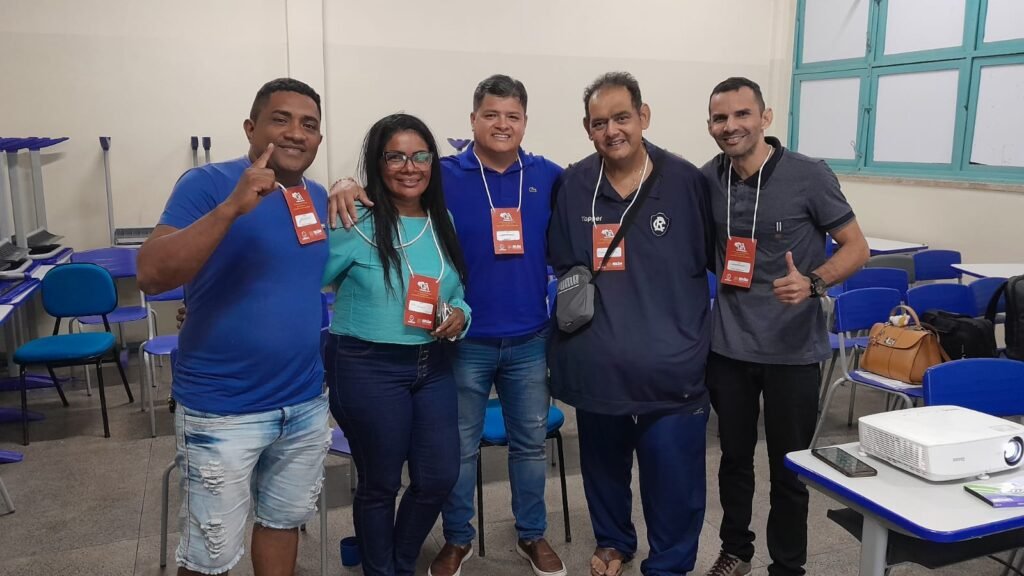 Conselheiros Tutelares eleitos no Distrito do Guamá, o maior de Belém, posam para foto no término de mais um processo eleitoral na capital paraense.