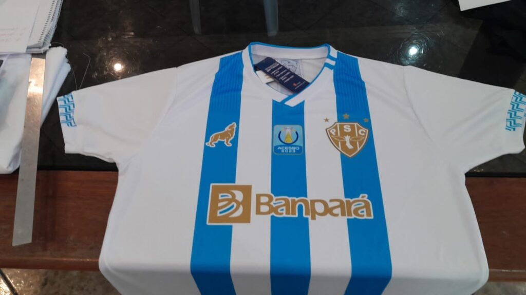 Suposta nova camisa do Paysandu gera polêmica entre torcedores.