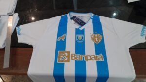 Suposta nova camisa do Paysandu gera polêmica entre torcedores.