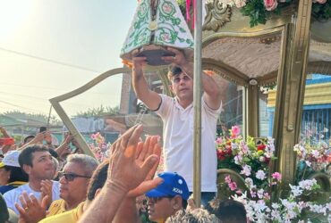 Foto da imagem de nossa senhora de Nazaré no Círio de Breves, no Marajó.