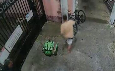 Entregador tem bicicleta roubada em Belém