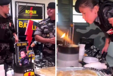 Criança de 7 anos com roupas militares comemorando aniversário e assoprando um bolo