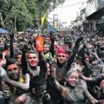 Bloco "Pretinhos do Mangue" no carnaval de Curuça.