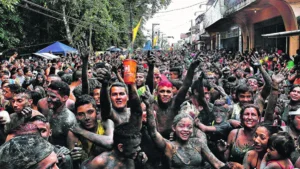 Bloco "Pretinhos do Mangue" no carnaval de Curuça.