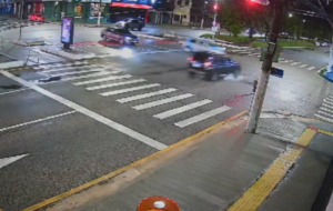 Vídeo de câmeras de segurança mostrando um acidente em Belém