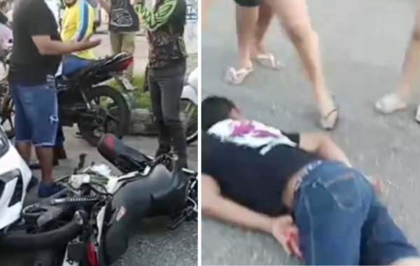Homem de bruços no chão após um acidente de moto