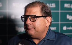 Treinador Guto Ferreira em entrevista coletiva
