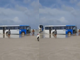 ônibus atolado em praia