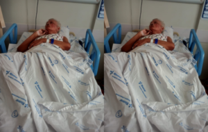 Idosa deitada na cama