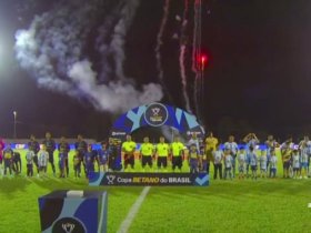 os dois times em campo