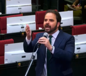 Deputado estadual Toni Cunha (PL) discursa na ALEPA.