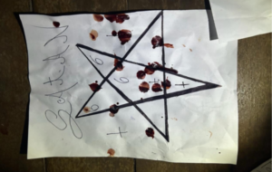 Pentagrama com sangue