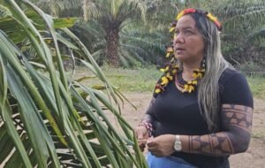 Miriam Tembé em sua aldeia