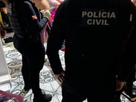 Polícia apreendendo celulares em Belém