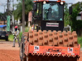 Retroescavadeira da Terraplena