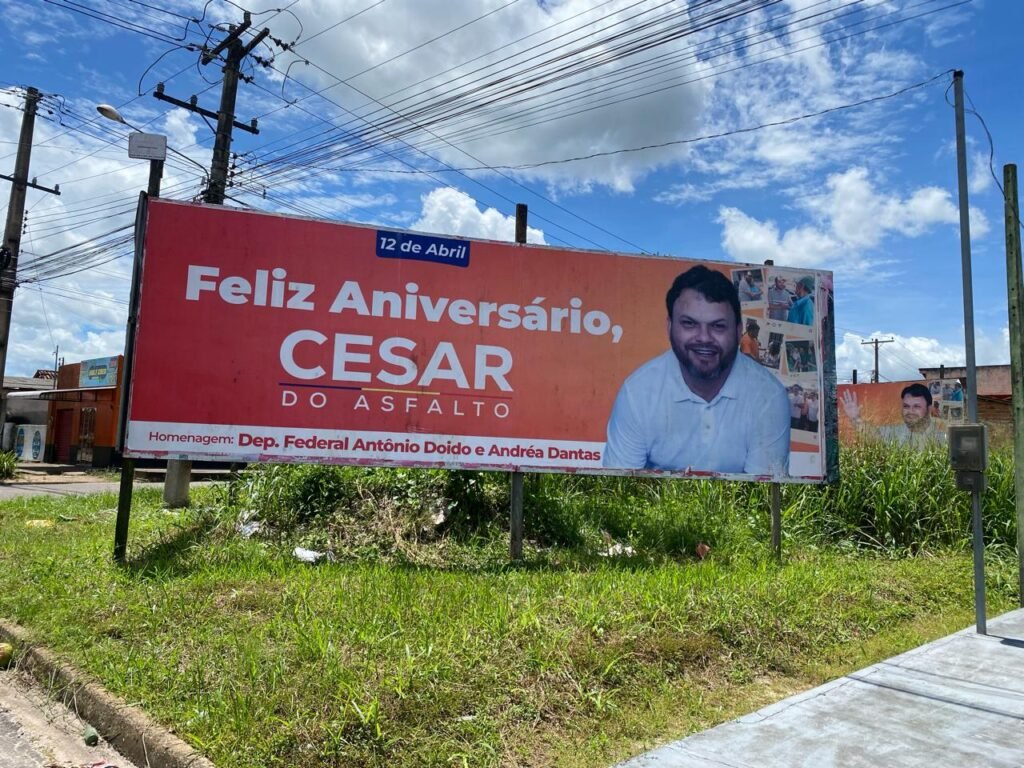 Outdoor com homenagem ao aniversário de César do Asfalto