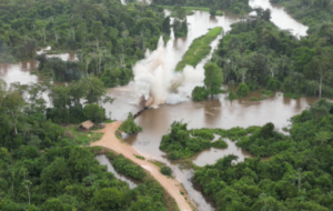 ponte destruída