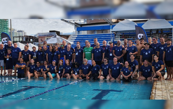 equipe do clube do remo de natação