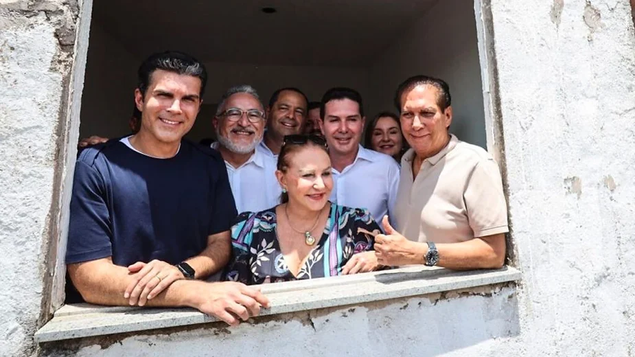 Família Barbalho posa para foto com o prefeito Edmilson Rodrigues (PSOL), quem ajudou a eleger prefeito em 2020 e agora o abandonou.
