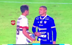 Jogadores Rodriguinho e David Cruz