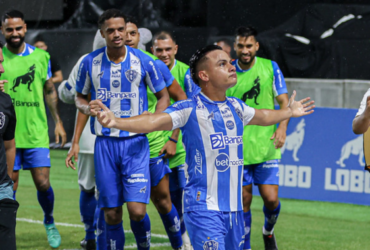 Esli Garcia comemorando gol contra o Botafogo-SP
