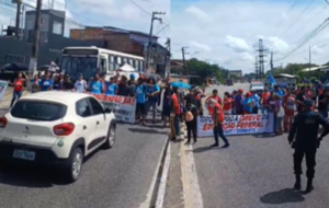 Protesto de estudantes e professores.
