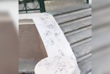 Coreto pichado na Praça Batista Campos.