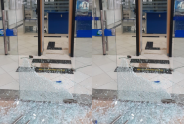 porta de vidro quebrada