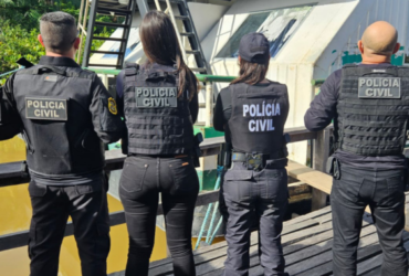 Policiais Civis de costas