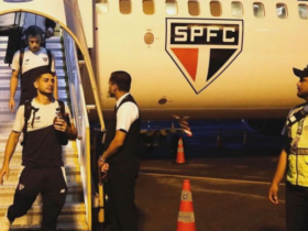 Jogadores do São Paulo desembarcando