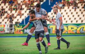 Raimar comemorando go contra o Sampaio Corrêa.