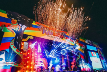 Palco com fogos de artifício