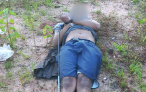 Homem com pés e mãos amarrados em Ananindeua