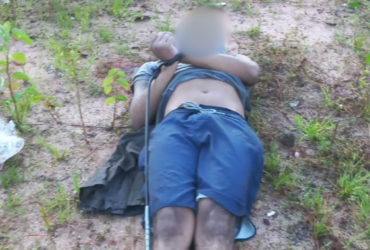 Homem com pés e mãos amarrados em Ananindeua
