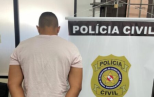 Homem sendo preso