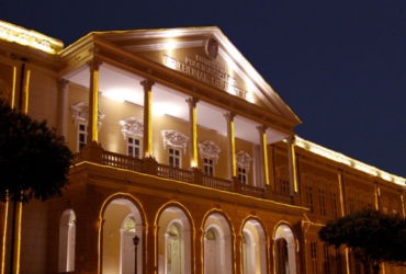 Tribunal de Justiça todo iluminado