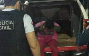Companheiro do professor sendo preso