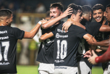Jogadores do Remo comemorando uma vitória