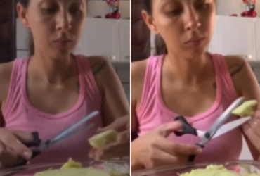 Mulher cortando o cupuaçu com uma tesoura