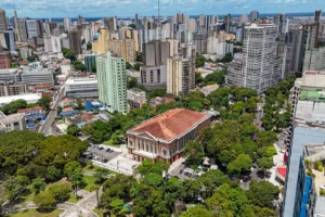 Vista aérea do Teatro da Paz, no centro de Belém.