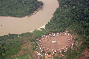 Terra Indígena Trincheira- Bacajá, do povo Xikrin, enfrenta invasões de madeireiros e grileiros.