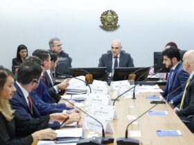 Reunião entre governo e parlamentares mediada pelo STF terminou sem acordo.