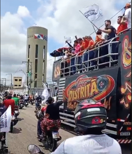 Dr Daniel Santos (PSB) é recebido com festa e trio elétrico após chegar no aeroporto de Belém e segue para Ananindeua com uma legião de apoiadores