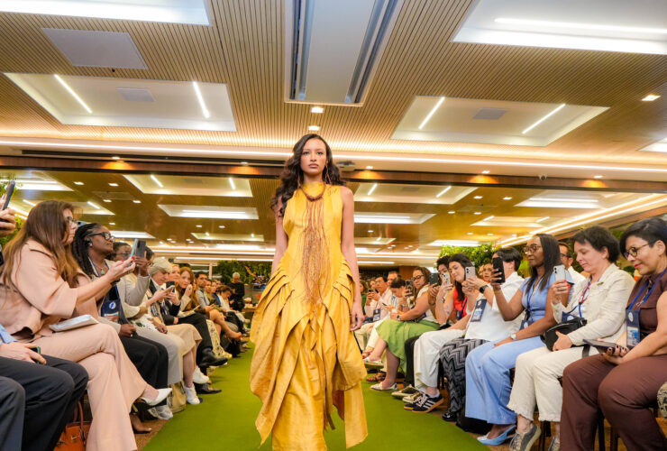 A programação incluiu ainda o EcoAmazon Show, desfile sustentável que apresentou criações de moda e acessórios inspirados nos biomas brasileiros, produzidos a partir de materiais e processos de baixo impacto ambiental.