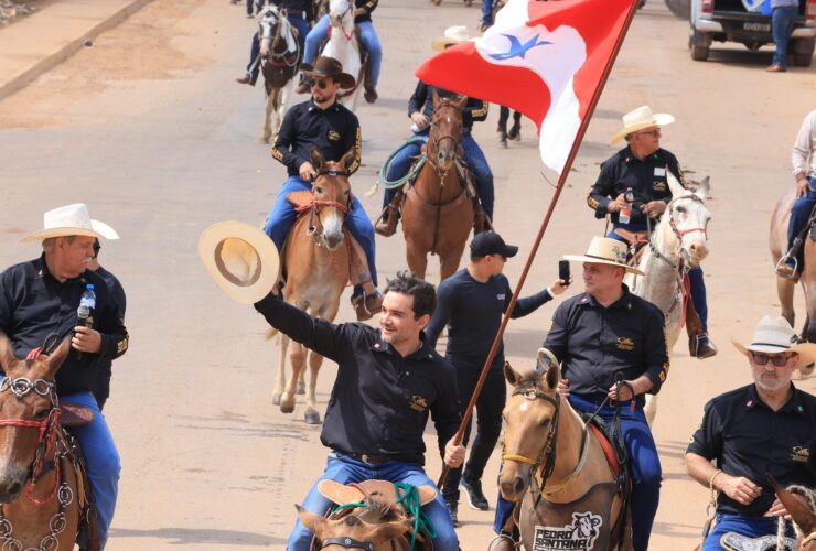 Celso Sabino participa de cavalgada na Expotuor, evento que movimentou o interior do estado do Pará.
