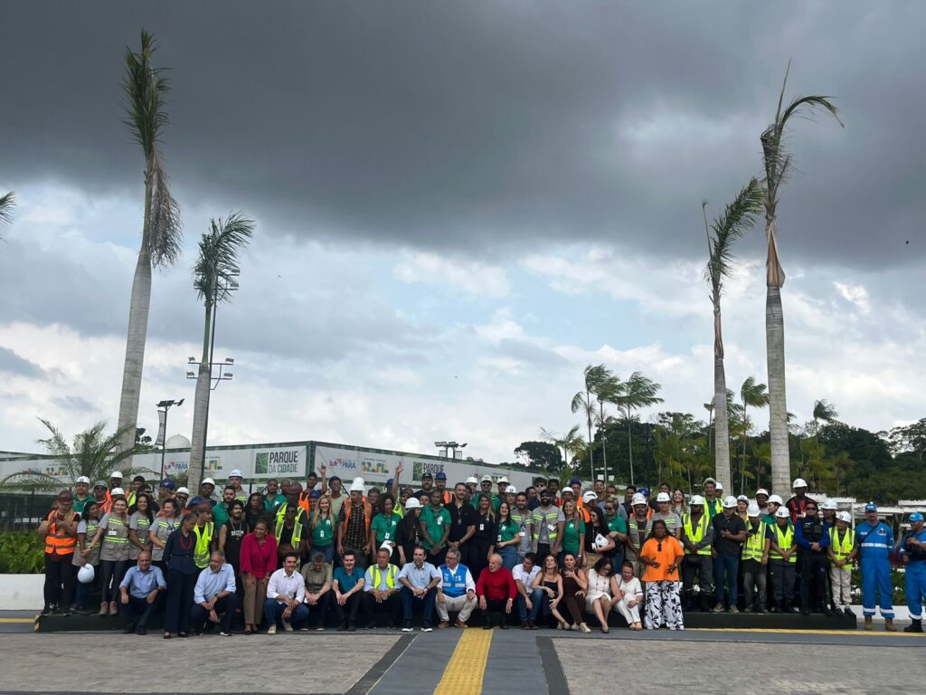 Lula fez uma foto oficial com os trabalhadores 